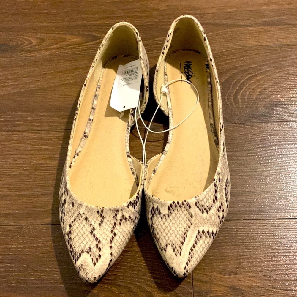 Brand new crocodile flats - size 10 - tags on